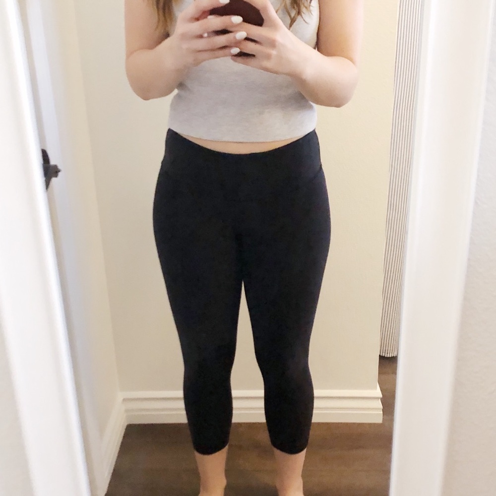 Lululemon black cropped leggings